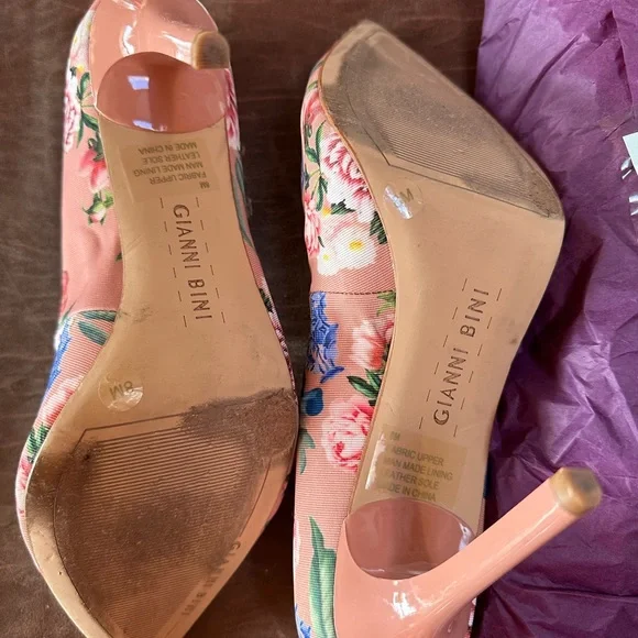43. SALE-Authentic Gianni Bini Leather Floral High Heels - Picture 5 of 5